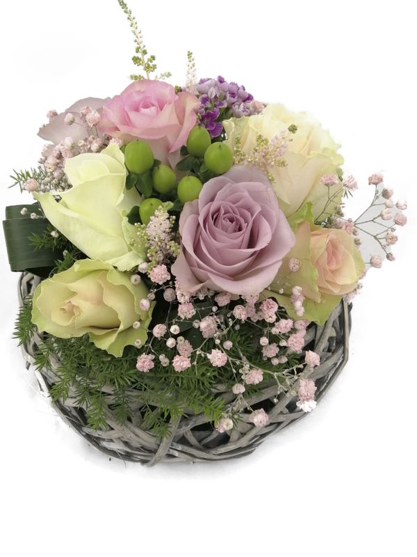 008 Bloemstuk in mandje 25 cm diameter (2026)